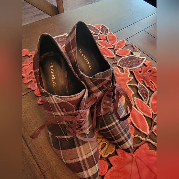 Le Chateau Plaid Booties - Picture 2 of 4